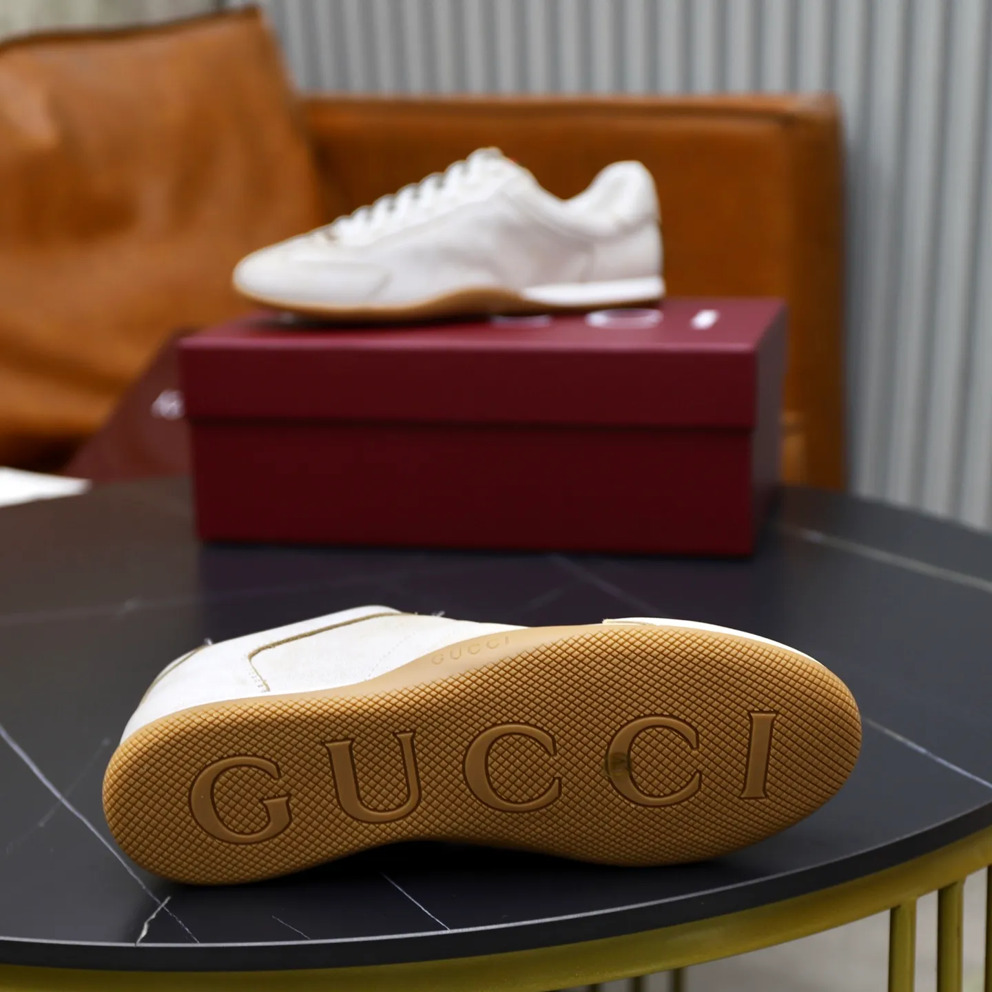 Ex-factory price: 580💰💰Gucci Shift series couple's sports shoes ❗❗ The Gucci Shift series is newly launched, with a lightweight design that reinterprets sports style. The neat silhouette adds a sense of freedom and exudes sophistication when moving. The webbing detail runs like an endless ribbon throughout the design, and the side seam details add a finishing touch. ❗Original development ❗Washed effect cowhide upper ❗Two-color Tpu outsole ❗Size: Female 35-41 Male 39-45